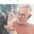 Слуховой аппарат для пожилых в формате гарнитуры